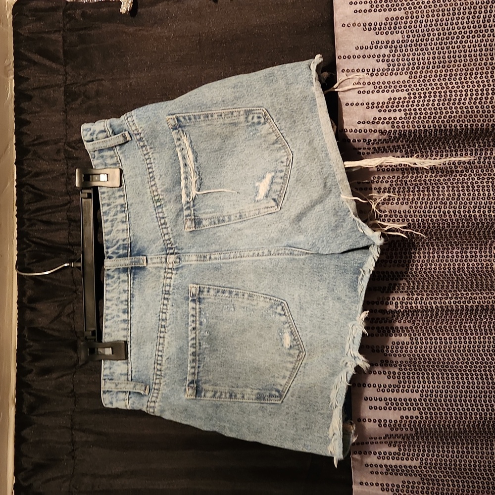 Trendy Vervet Distressed Jean Shorts - Picture 2 of 3